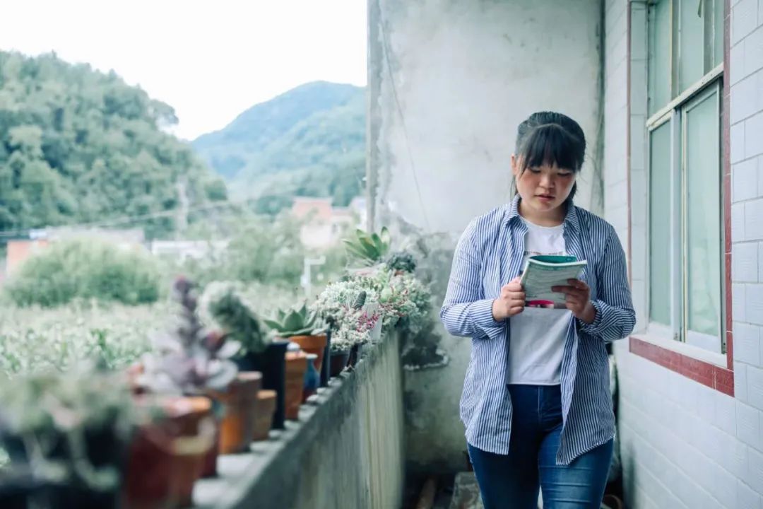 城市中的单车寻觅与高考日暴雨中的母爱：王